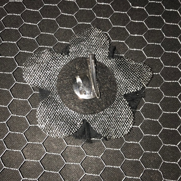 Icing Flower For Hair - Picture 3 of 3